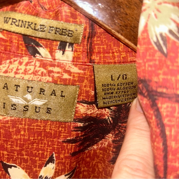 Red Hawaiian print shirt with pineapples and palm trees size Large - Picture 3 of 6